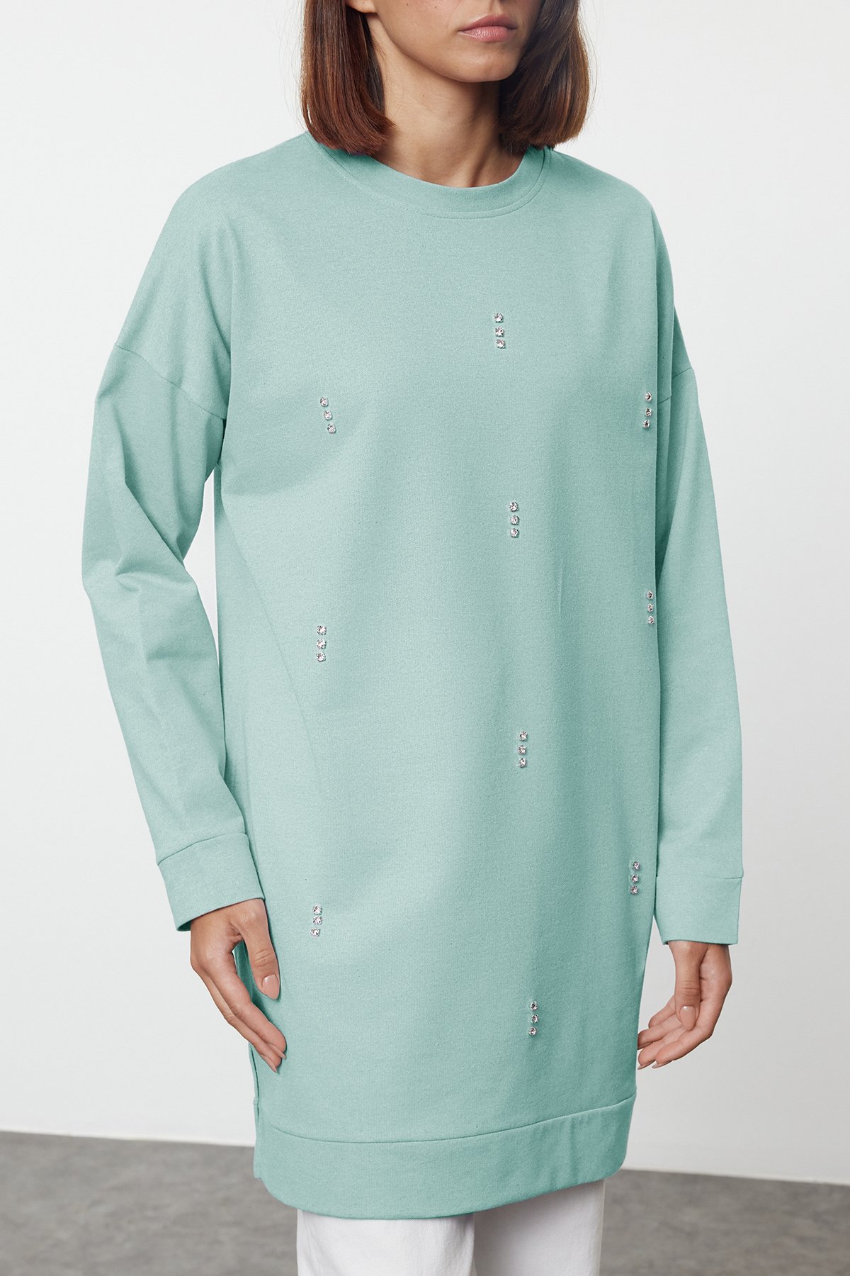 Mint Basic Taş Detaylı Oversize Sweatshirt TEDAW25TW00000 - 1