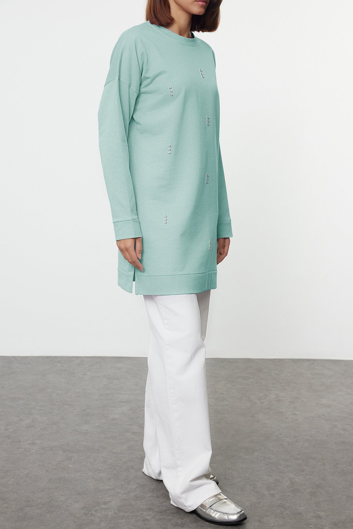 Mint Basic Taş Detaylı Oversize Sweatshirt TEDAW25TW00000 - 2
